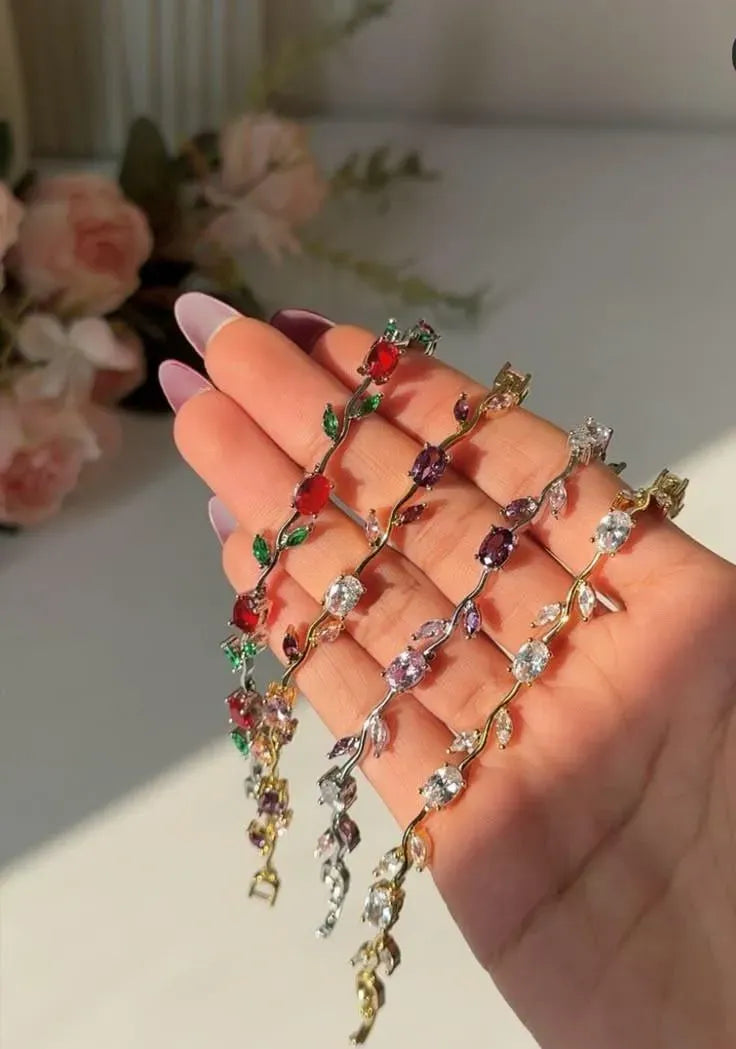 Elegant Pink Crystal Floral Charm Bracelet for Women – Adjustable Gold-Plated Alloy Fashion Bracelet